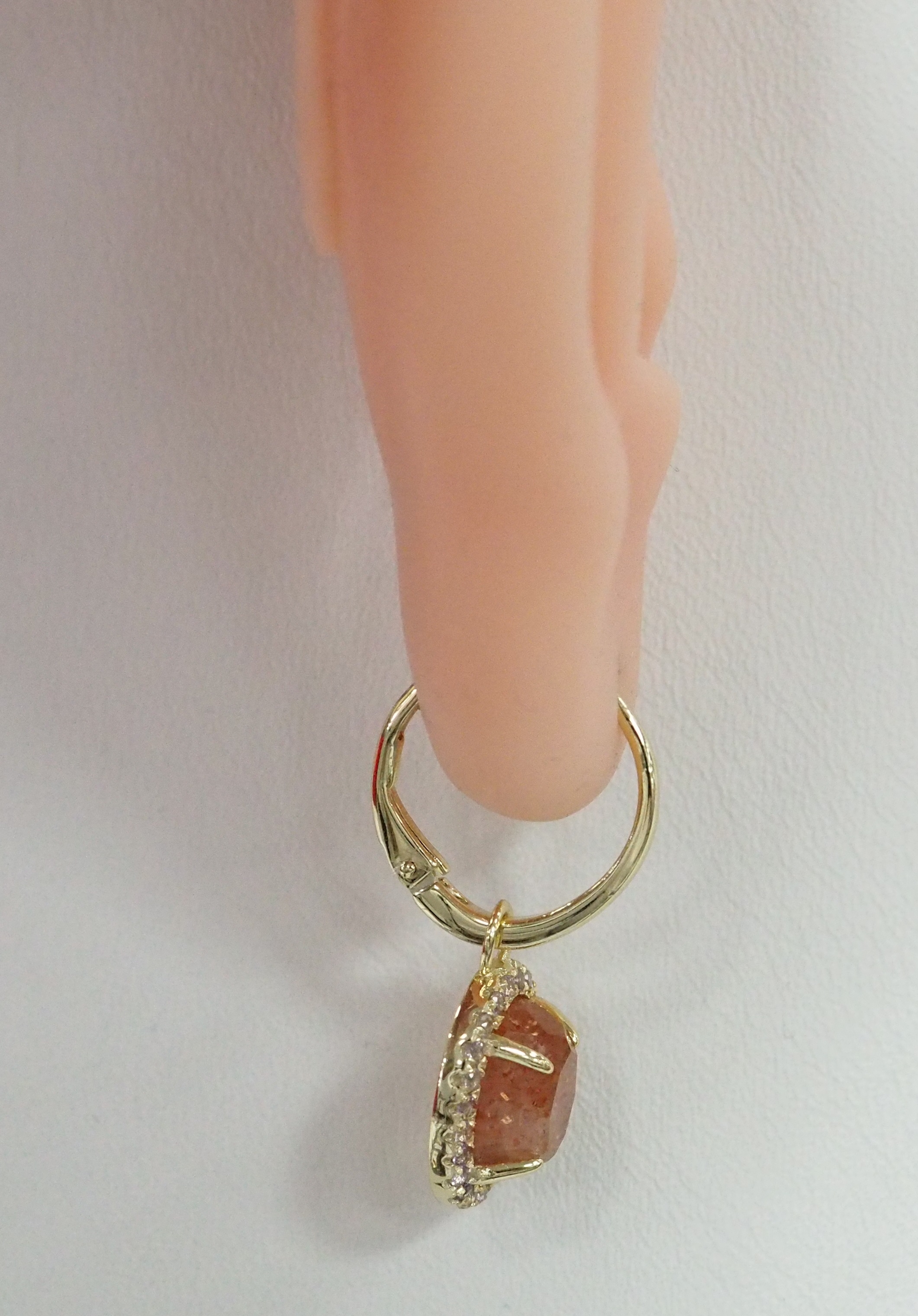 Серебряные серьги с солнечными камнями